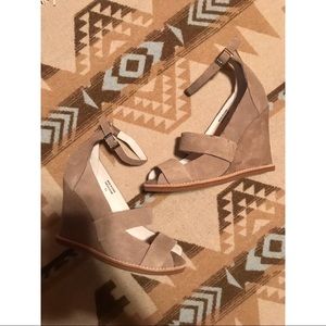 NWOT Jeffrey Campbell Wedges